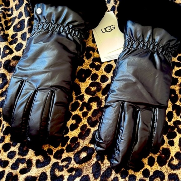 Brand New UGG Water Resistant Smart Touchscreen Black Gloves w/ Genuine Leather - Picture 3 of 16